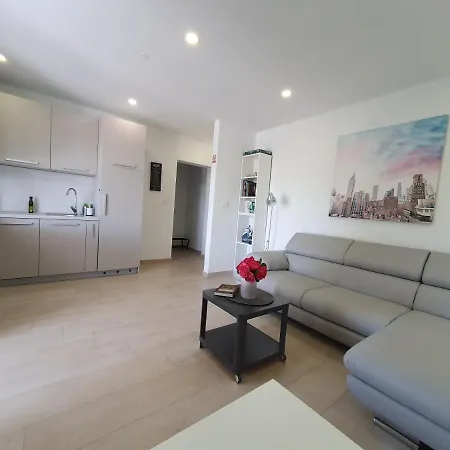 Апартаменти Melanie